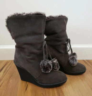 Botas de cuña COLIN STUART Victoria's Secret piel sintética pompón cuero talla 8 Foto 1 de 4