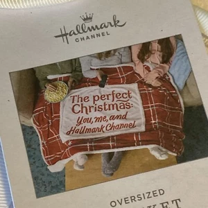 NEW HALLMARK Channel PERFECT CHRISTMAS 80" x 60" Oversized BLANKET Fleece Sherpa - Picture 1 of 5