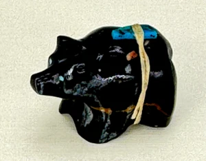Black Bear Zuni Fetish Carving Abby Quam directional arrow turquoise eyes - Picture 1 of 8