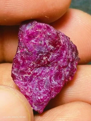 AAA Quality 100% Natural Red Ruby Rough Specimen Size 24X16X8 mm Weigh 31 crt - Image 1 of 3