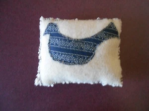 REPRODUKTION PRIMITIVES HANDGEFERTIGTES NADELKISSEN - Bild 1 von 4