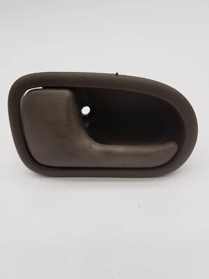 1993 - 1997 年马自达 626 轿车前左司机侧内门把手二手库存 — 第 1/4 张图片