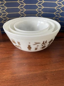 ~Vintage Pyrex EARLY AMERICAN Nesting Mixing Bowls Set 3 401, 402 & 403 NICE set - Picture 1 of 8