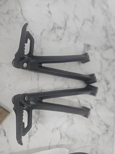 Motorrad Fußrasten hinten Beifahrer Suzuki GSXR GSX-R 600 750 2006 2007 - Bild 1 von 3