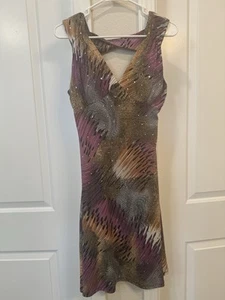 Vestido MT Collection Sin Mangas Estampado Abstracto Brillante Recortado Espalda Talla S - Imagen 1 de 5