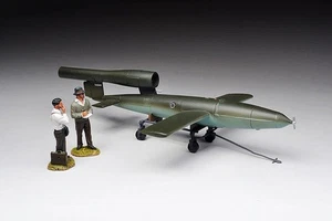 Thomas Gunn Miniatures 1/30th scale V Series-002 V-2 Rocket with two figures - Picture 1 of 2