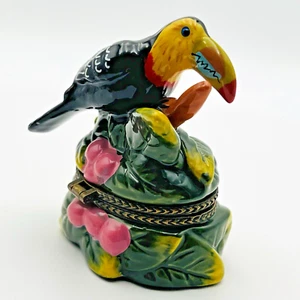 Toucan Tropical Bird Porcelain Enamel Pill Box, Bronze Filligree Hinges + Trim - Picture 1 of 24