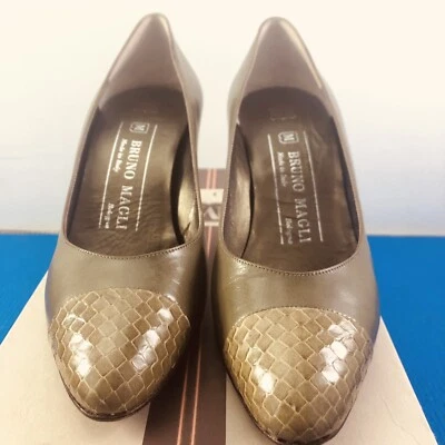 Zapatos de salón Bruno Magli de cuero con punta de serpiente verde para mujer talla 5B Italia Foto 1 de 4