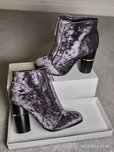 Vintage Style Faux Velvet Ankle Zip Up Boots Size 5 Brand New Lilac Colour - Picture 1 of 8