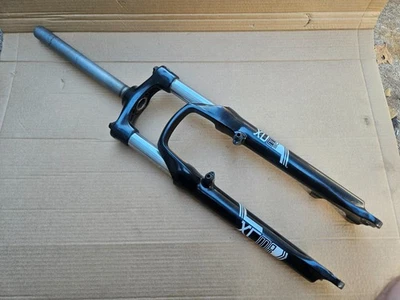 26" SR Suntour XCM 30 Mountain Bike Fork Disc Only 1-1/8" Threadless Steerer - Image 1 of 4