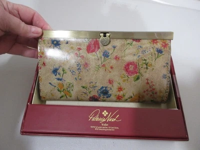 NEW in a GIFT BOX PATRICIA NASH CAUCHY WALLET   PRAIRIE ROSE      NWT - Image 1 of 4