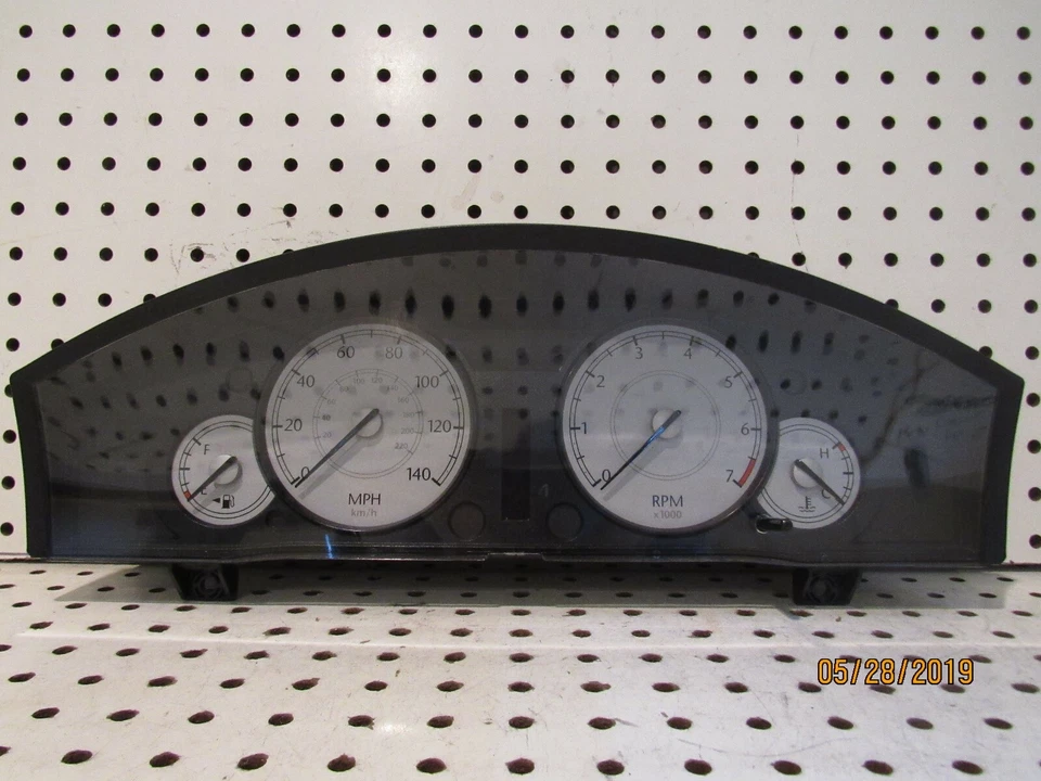 2007 2008 Chrysler 300 Speedometer Instrument Gauge Cluster 05172056AE OEM - Image 1 of 4