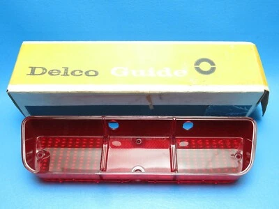 Lente de luz de freno trasera derecha Pontiac LeMans Wagon "GTO" GM Guide 1973 5965679 Foto 1 de 4