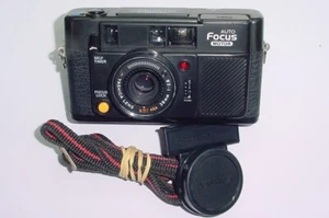 Yashica Full Automatic 35mm film Point and Shoot Camera 38mm F/2.8 Lens - Picture 1 of 6
