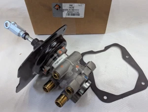 2506077C92 International 6712577C91 Bendix Treadle Foot Brake Valve E-8P Assy - Picture 1 of 9