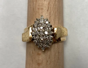 Anillo de diamantes genuinos con forma de marquesa de oro amarillo de 10 quilates para dama, tamaño 6,5 ~ 6,4 gramos - Imagen 1 de 11