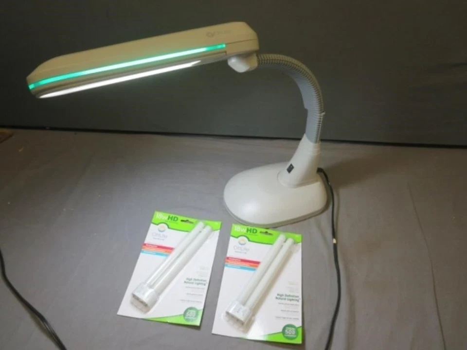 Lâmpada de mesa Ott-Lite ajustável pescoço artesanato 120V 18W lâmpada substituível modelo T8637T - Imagem 1 de 4