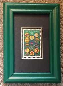 MATTED UNUSED 1987 GIRL SCOUT U.S. POSTAGE STAMP SHOWING SCOUT BADGES - Picture 1 of 2