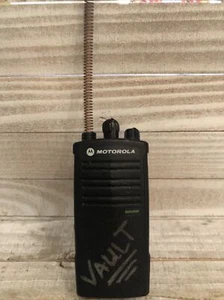 Motorola RDV2020 Two-way Radio RV2020BKF2BA - No Antenna Cover - no talk botton - Picture 1 of 14