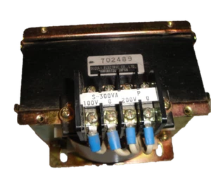 Suzuki Electric Co. 702489 Industrietrafo 300V - Ausgang 100 und 200V - Bild 1 von 4