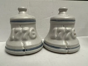 Vintage Pfaltzgraff Yorktowne Stoneware 1776 Liberty Bell Salt Pepper Shaker Set - Picture 1 of 1