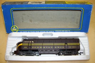 AHM HO Pennsylvania FM C-Liner Diesel Locomotive #9506-A, Excellent in Box - Image 1 of 4