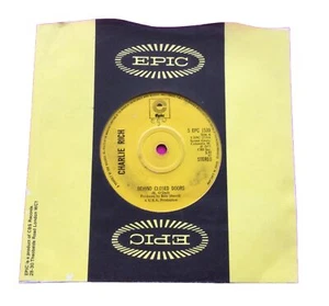 E11, Behind Closed Doors, Charlie Rich, 7"45rpm Single, Very Good Condition - Foto 1 di 4