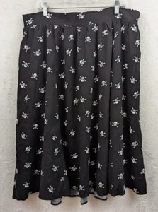 Falda Retro Chic by Torrid talla grande 2 o 2X Midi Estampada Calavera Negra Blanca 1121 - Imagen 1 de 4