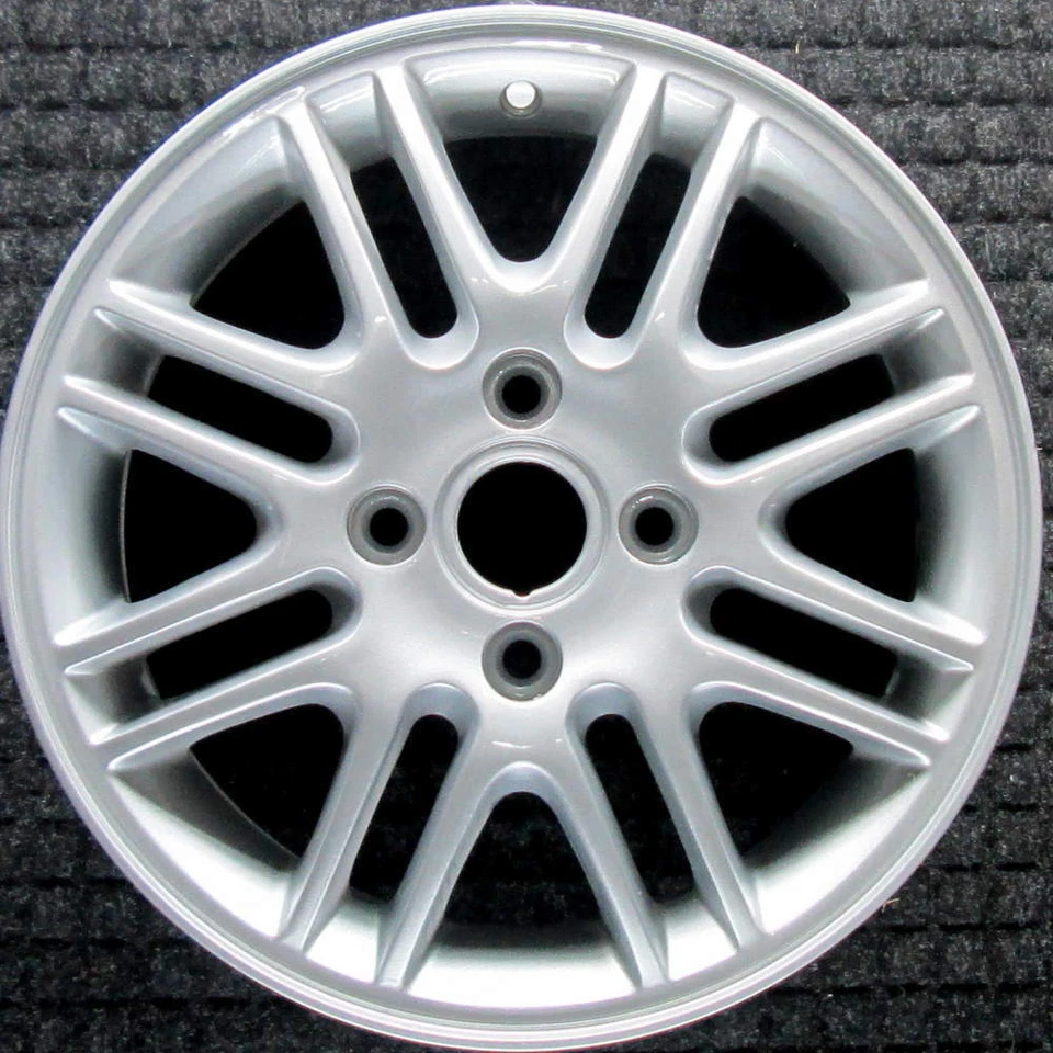 Rueda Ford Focus All Silver 15 pulgadas OEM 2010 a 2011 Foto 1 de 1