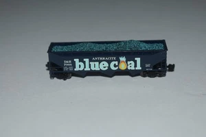Z Scale WDW Delaware & Hudson 3-Bay Hopper with Load C53636 - Picture 1 of 2