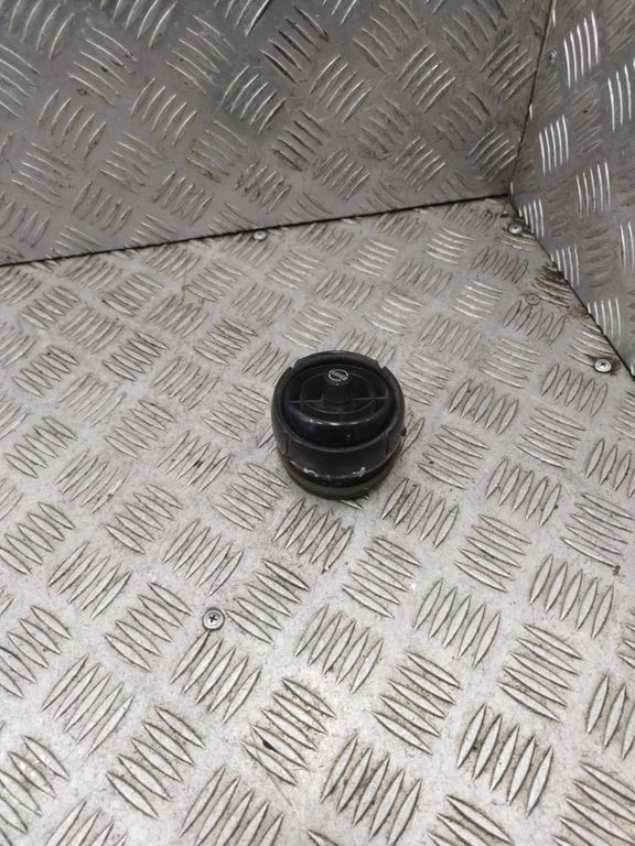 Toyota Land Cruiser (FJ60) 1988 Links BRR10337 - Image 1 of 4