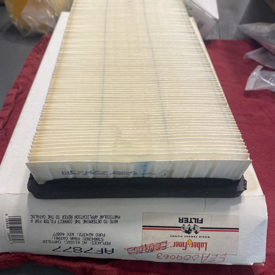 Filtro de aire Luber Finer AF 7877 nuevo de stock para algunos Dodge y Jeep cruza a Wix 46077 Foto 1 de 3