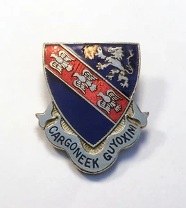 Insignia prendedor militar vintage del ejército de Estados Unidos 147ª unidad Cargoneek Guyoxim cresta - Imagen 1 de 3