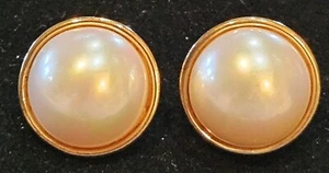 Vintage Cabachon Faux Pearl Pierced Earrings .6 inches - Bild 1 von 2