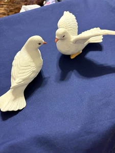 Set of Two - Home Interiors (HOMCO) Porcelain Love Doves #8856 - Picture 1 of 9