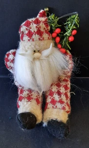 ROBA VINTAGE ALBERO DI BABBO NATALE ROSSO E BIANCO CON BACCHE DI AGRIFOGLIO ORNAMENTO 8" - Foto 1 di 4