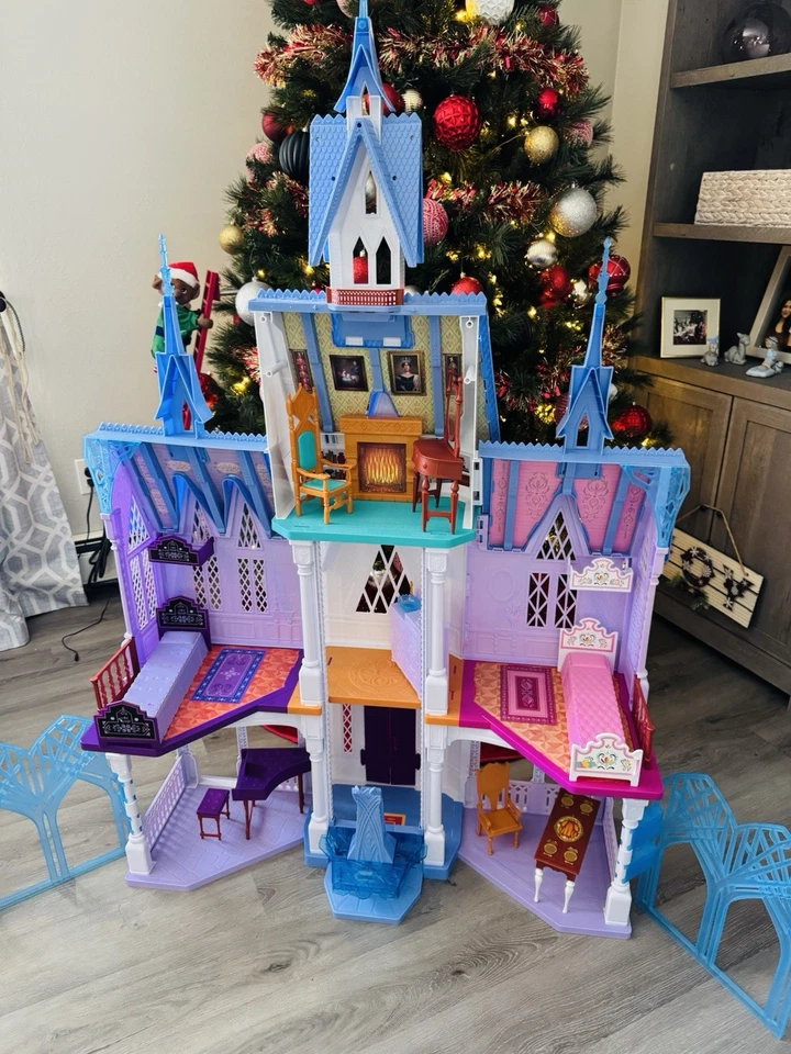 Frozen 2 Ultimate Arendelle 5’ Big Castle Playset & acc’s. Light Stage Works! - Image 1 of 4