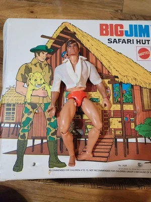 Estuche de transporte y figura de acción Mattel Big Jim Safari Hut de colección. Falta caja Foto 1 de 4