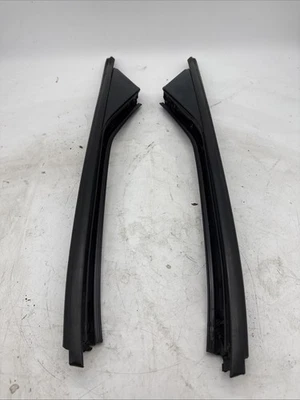 1997-2004 C5 Chevrolet Corvette OEM Exterior A Pilar Janela Guarnição Esquerda Direita Conjunto - Imagem 1 de 4