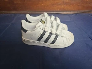 Adidas Kleinkind Superstar Tennisschuhe Turnschuhe EF4838 Größe 8K weiß schwarz - Bild 1 von 10