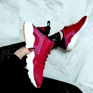 nike huarache white womens outfit