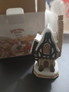 Hollyberry Cottage The 1999 Enesco adorno de Navidad David Winter 1998 - Imagen 1 de 10