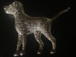 Broche para perro puntero labrador piedra texturizada ojo tejido patrón arte popular tono plateado - Imagen 1 de 15