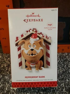Hallmark Keepsake Ornamento Corteza de Menta Bulldog Ladrido Activado por Movimiento 2013 - Imagen 1 de 9