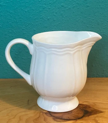 Mikasa Antique White - Bone China - Porcelain - 3 7/8" Creamer Serverware - Rare - Image 1 of 4