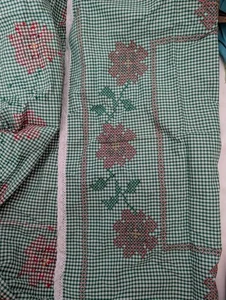 Vintage Cross-Stitch Floral Gingham Tablecloth 86cm – Red/Green – Lace Edge - Picture 1 of 3