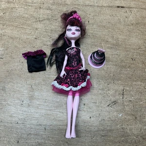 Monster High Sweet 1600 Draculaura - Picture 1 of 7