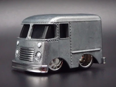 1954 54 GRUMAN Passo Furgone Auto Modificata Argento 1/64 Diorama Scala Diecast - Immagine 1 di 4