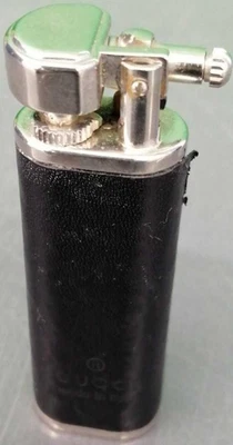 Encendedor de gas GUCCI en funcionamiento negro plata sin caja Foto 1 de 4