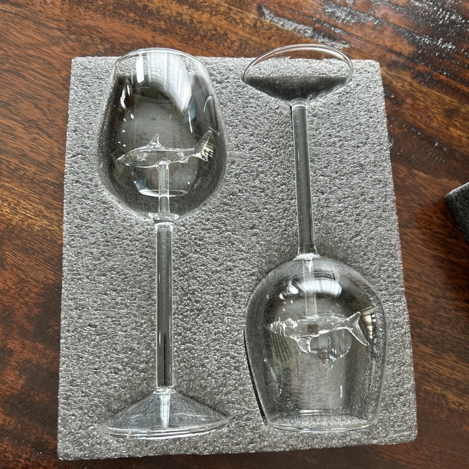 NUEVO Juego de 2 copas de vino Shark 3D - Únicas - Raras - ¡¡¡Bonitas!!!! Foto 1 de 4